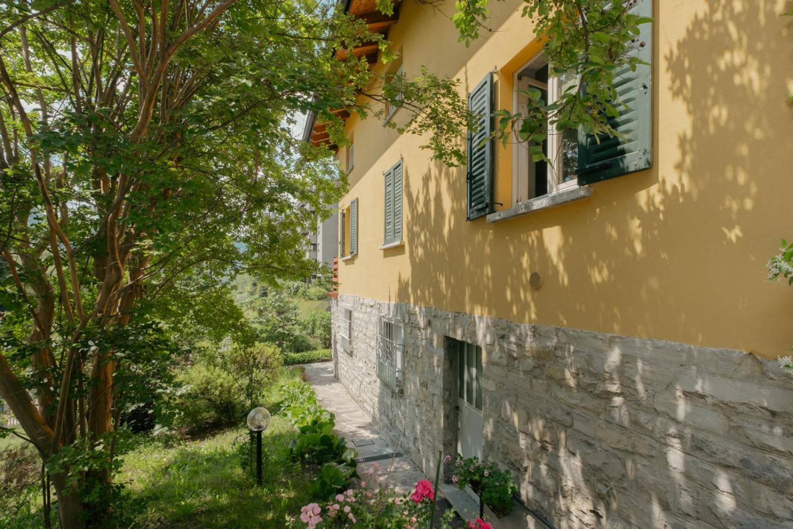 A Casa Di Maria Bed & Breakfast Como Exterior photo